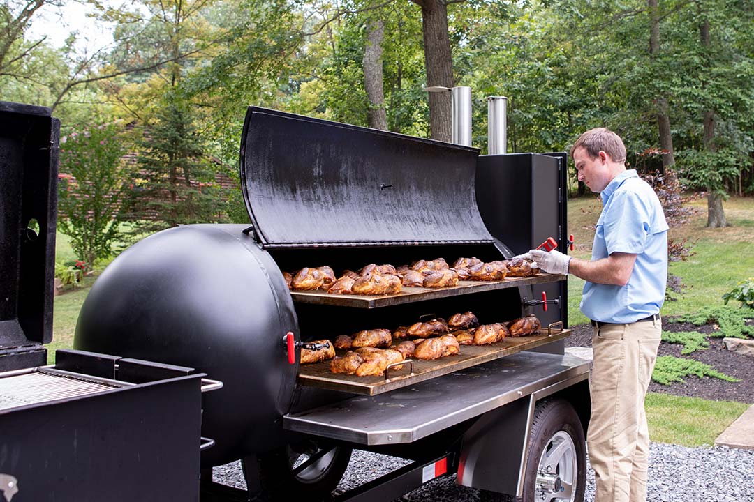 Barbecue_Smoker_Trailer_Spatchcocked_Chickens_31_Checking_Temp_on_Top_Grate.jpg